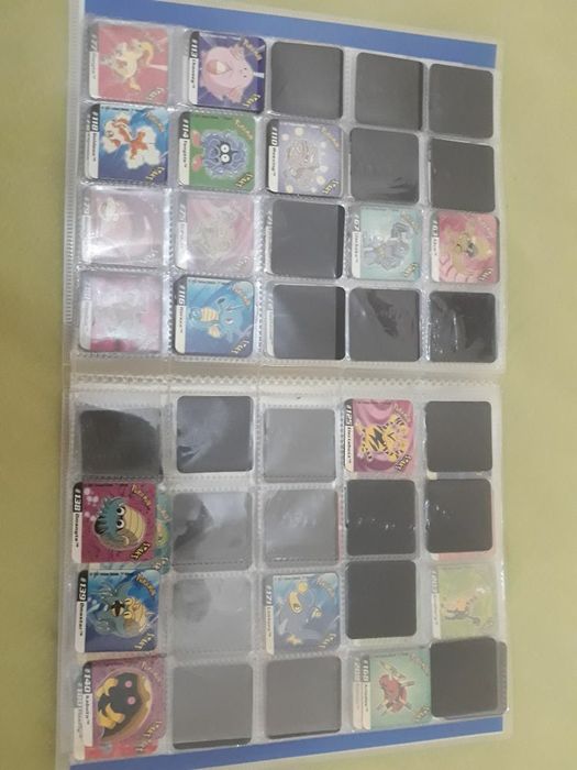 Caderneta com 118 Staks Pokémon