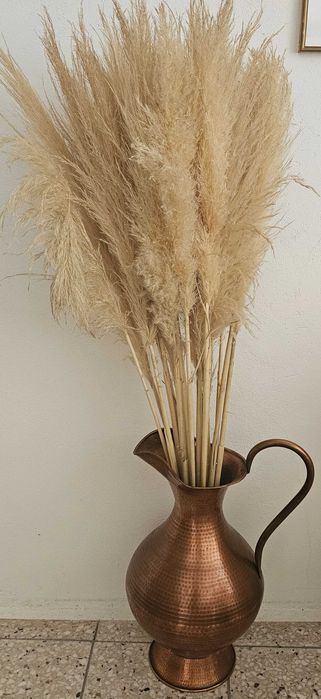 Dzban miedziany z pampasami