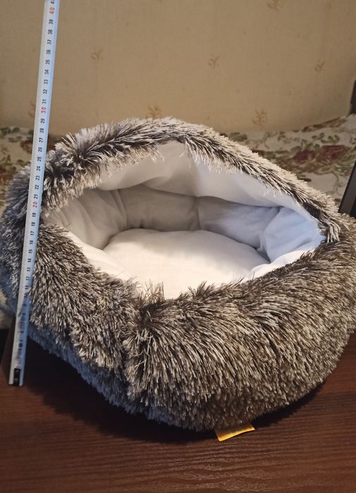 Тёплый и пушистый лежак для кота.