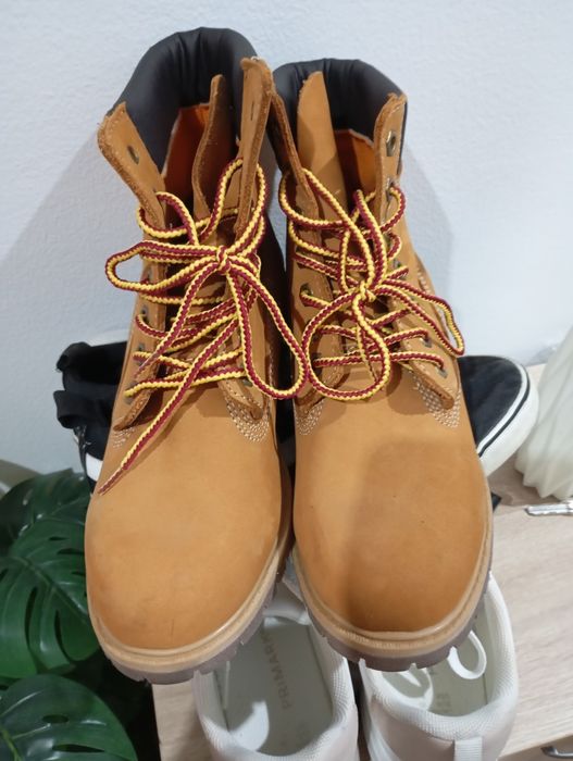 Sapatilhas, botas e galochas