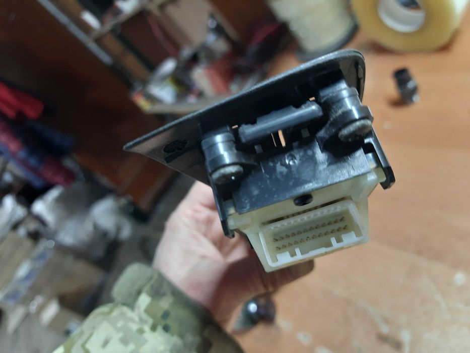 Водійський блок управління склопідйомниками Тойота Авенсіс т25