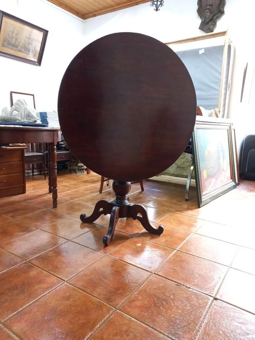 Mesa basculante antiga