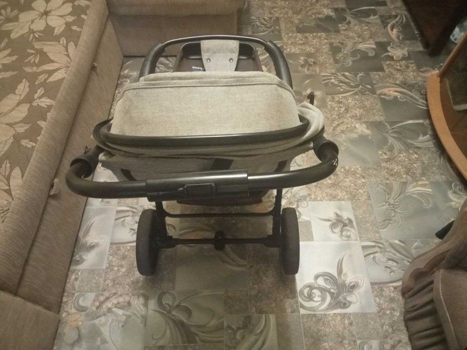 Детская прогулочная коляска