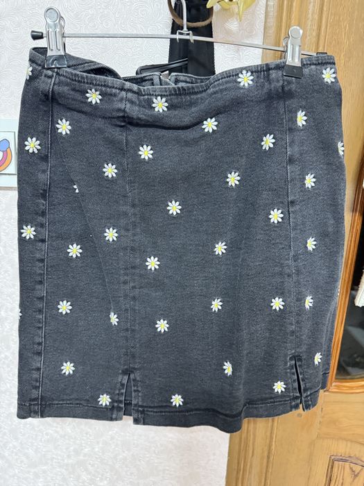 Костюм stradivarius, спідниця та джинсова куртка