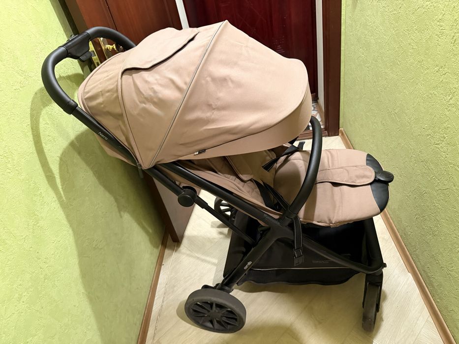 Продам прогулянкову коляску Carrello Nero
