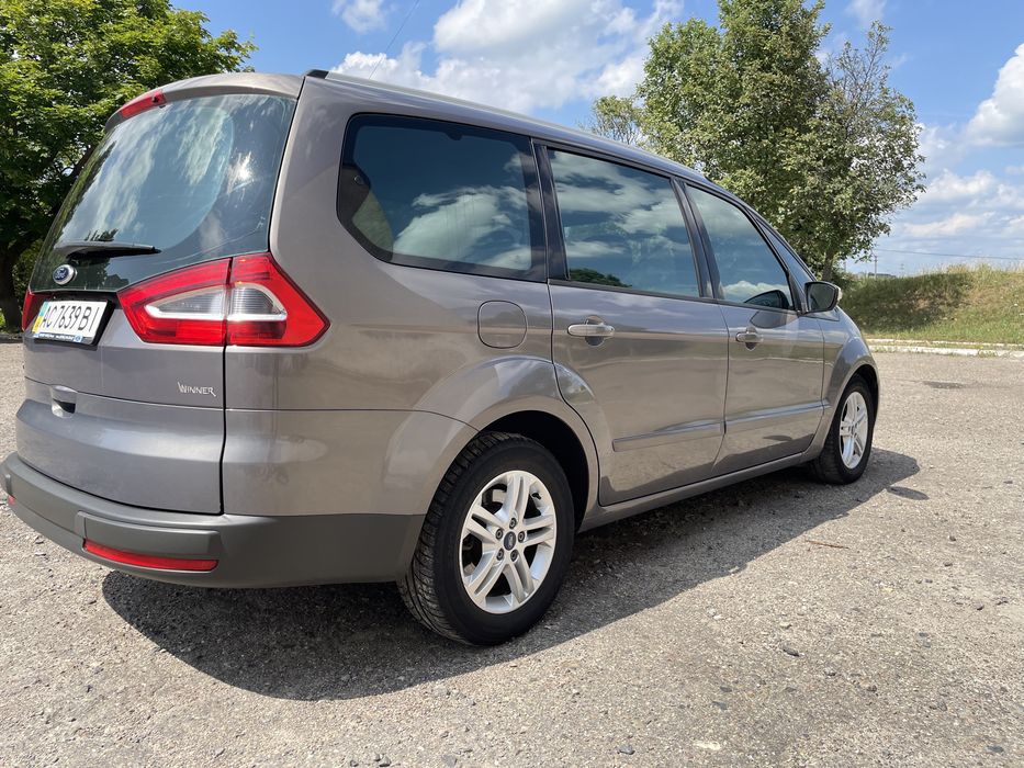 Сімейний автомобіль Ford Galaxy