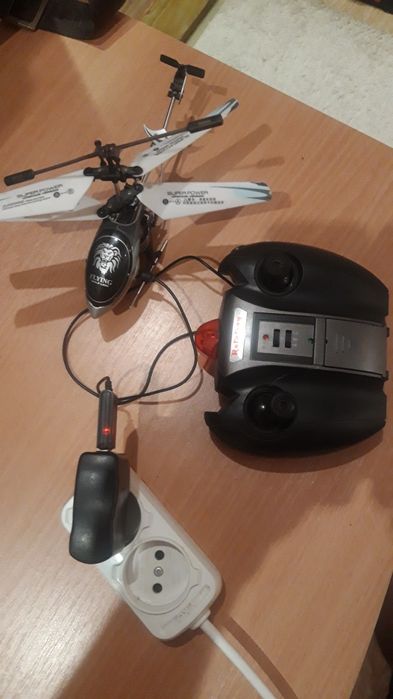 Продам игрушечный вертолет