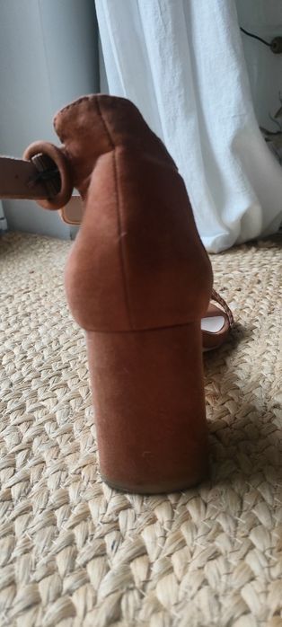 Buty na koturnie na lato