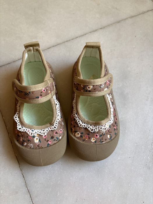 Sapatos menina caqui