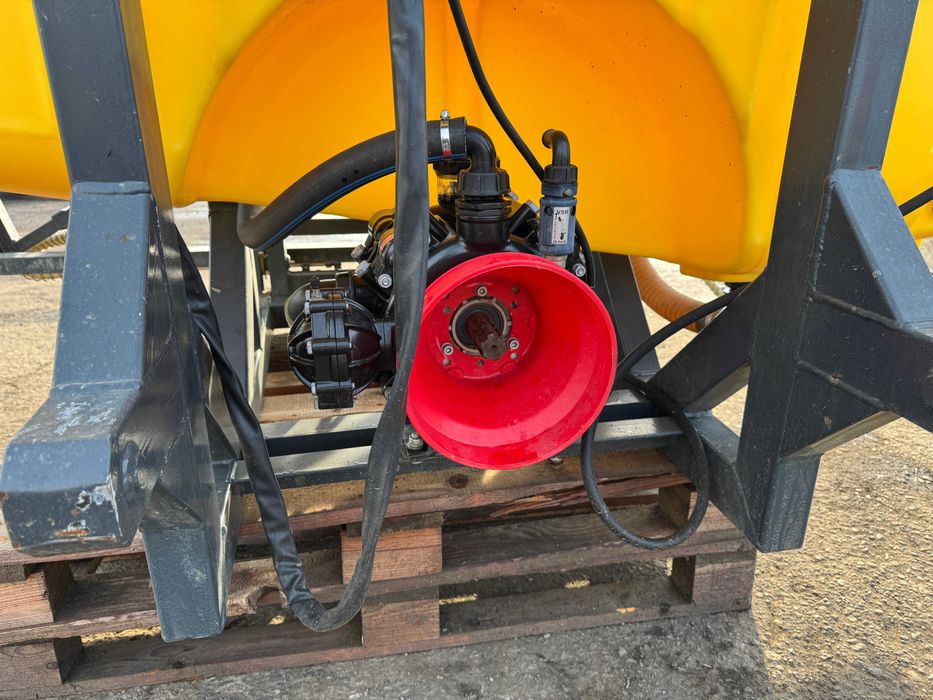 Навісний обприскувач AKP 1200 - 2011 рік - 12 м