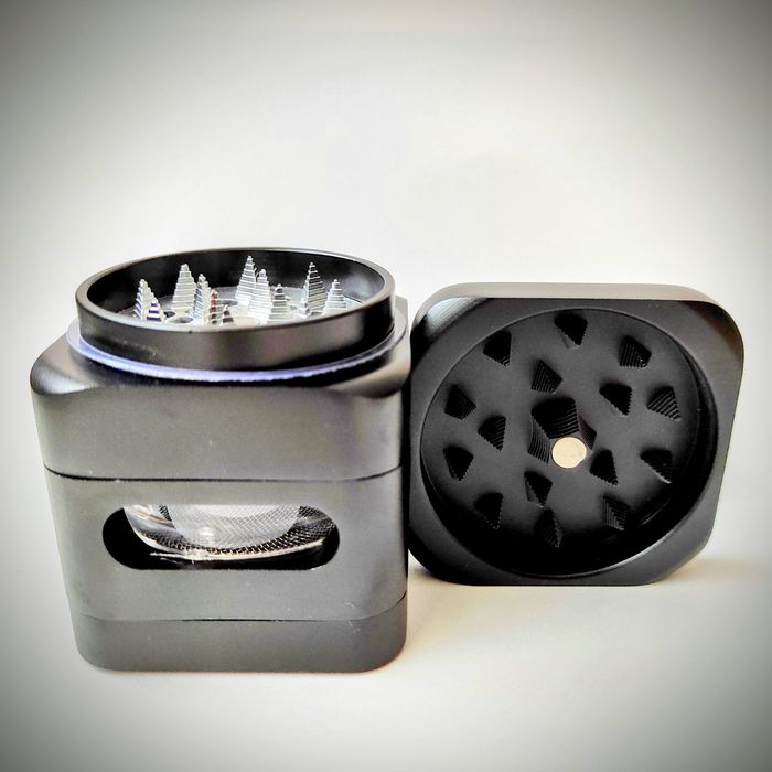 Grinder, młynek, mielnik do ziół i tytoniu 63*55 mm.