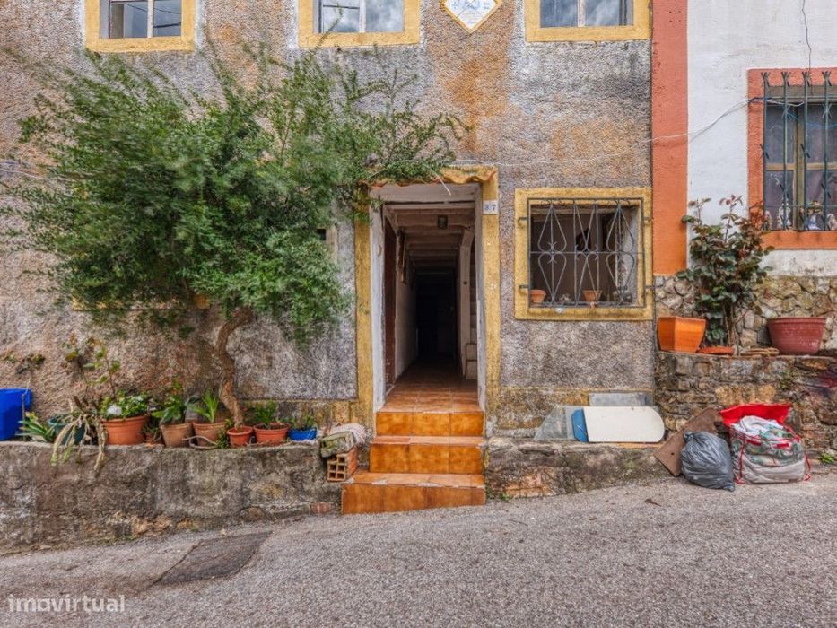 Moradia T3 de Rés-do-Chão e 1º Andar | Castelo - Mação