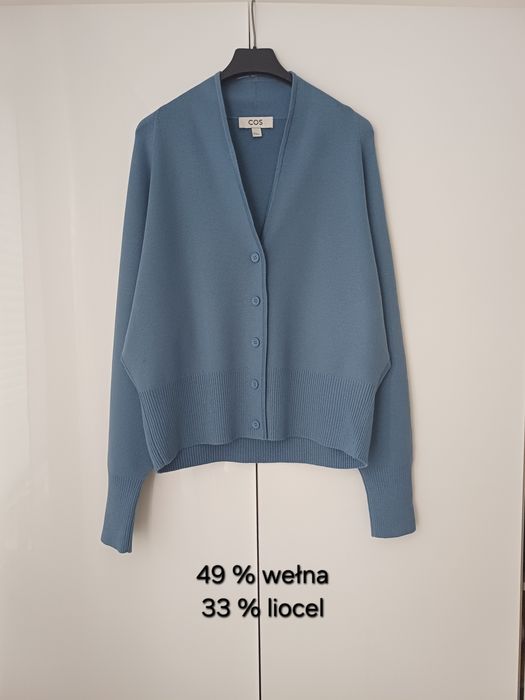 COS wełniany kardigan oversize zgaszony niebieski wełna liocel sweter na guziki