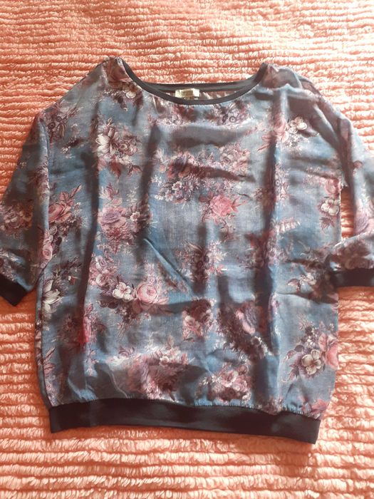 Blusas de Flores Bershka e LA Redout