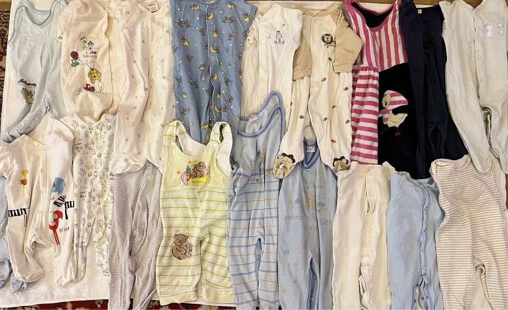 Одяг, халати, костюмчики, комбінезони, пляття, кофточки, футболки