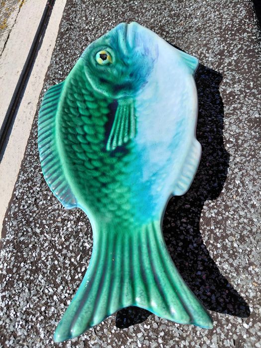 Prato Antigo de Loiça em Forma de Peixe