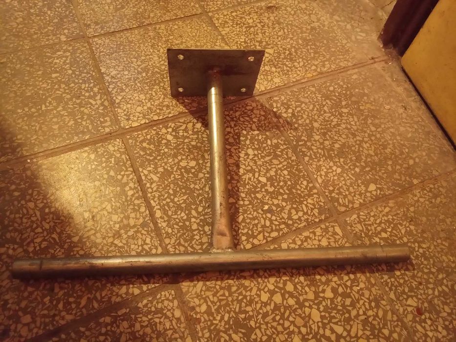 Uchwyt na ścianę metalowy