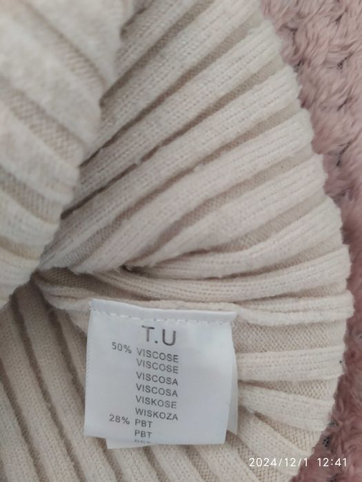 Beżowa sukienka dzianinowa