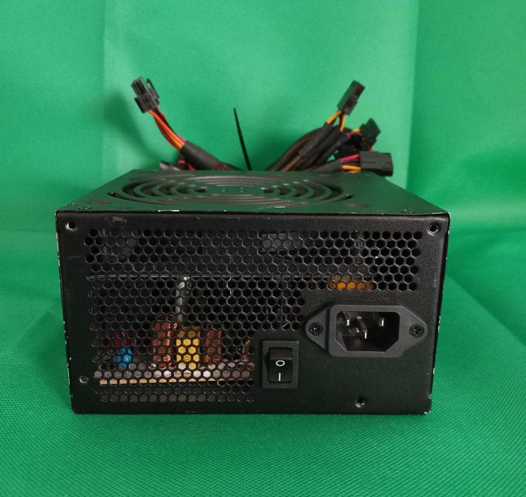 Fonte de Alimentação Corsair VS550 – 550W 80 PLUS White64551423303555122