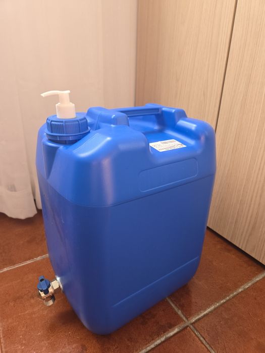 JARRICAN 20L azul c/torneira metal/saboneteira