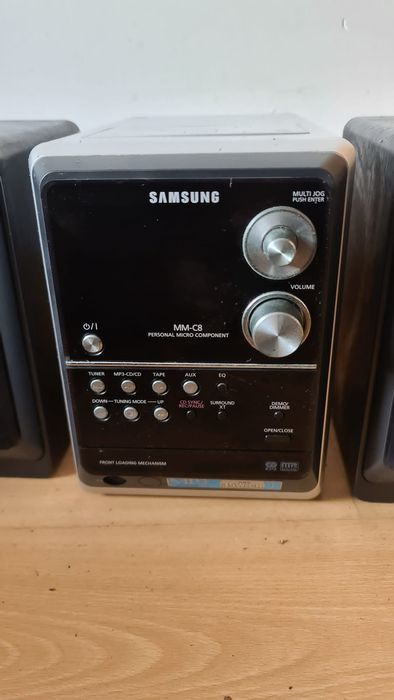 Aparelhagem de  som com CD, rádio e cassete