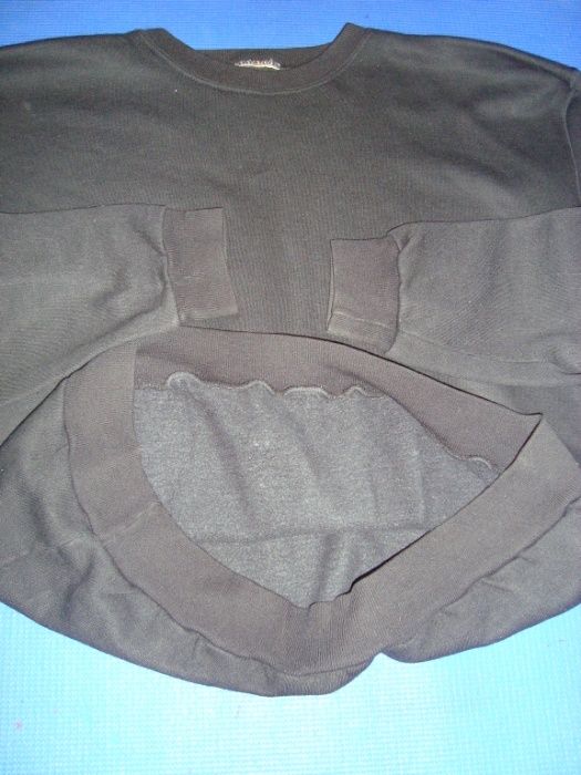 Свитер мужской черный теплый спортивный.