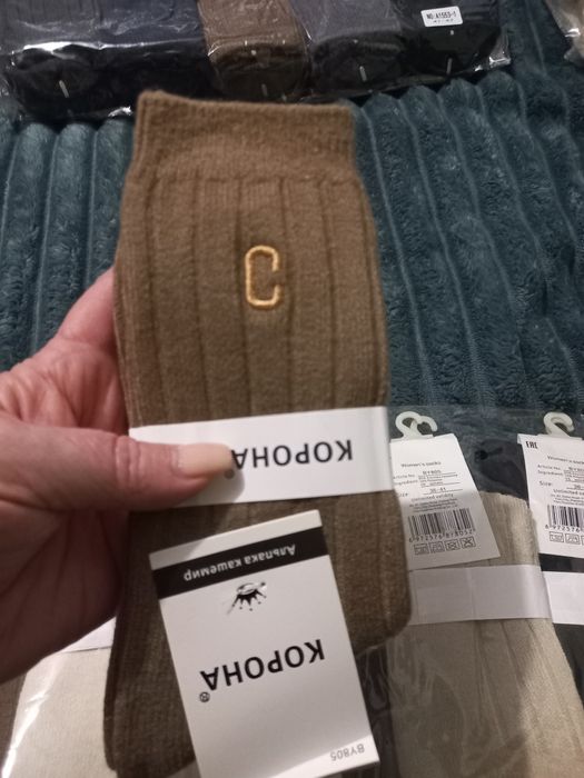 Теплі шерстяні шкарпетки в рубчик із шерсті альпаки.