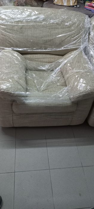 2 Sofás individuais e 1 duplo