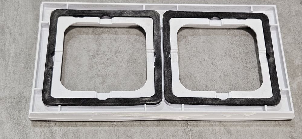 Ospel As ramka podwójna z oznaczeniem IP44 biała, DOSTĘPNE 2 egz.