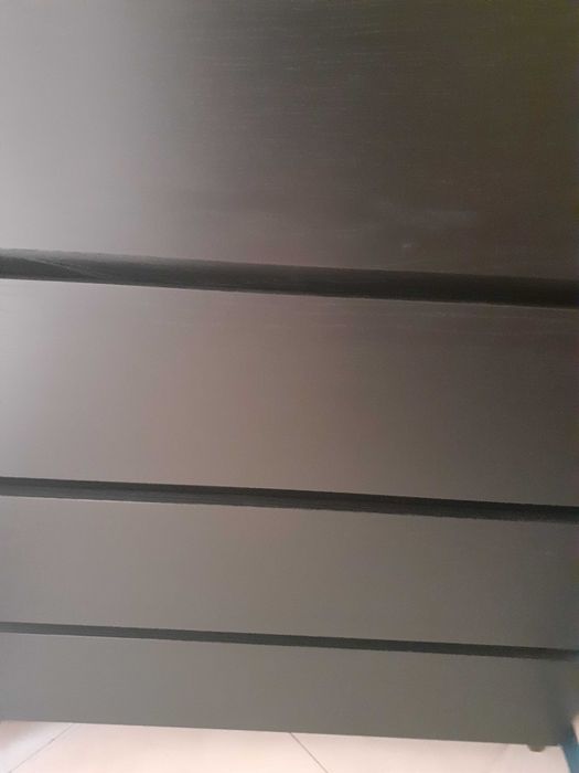 Cómoda preta Ikea
