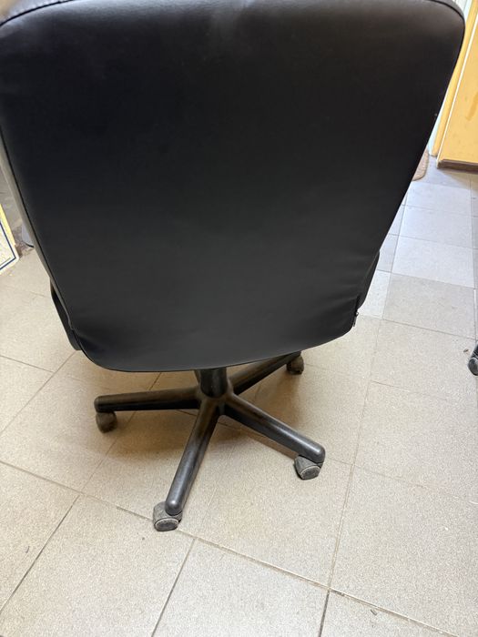 Продам стулья столы