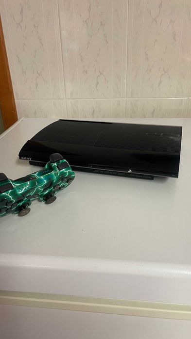 PS3 Super Slim 500GB + 10 jogos (GTA V, Minecraft) + comando e cabos