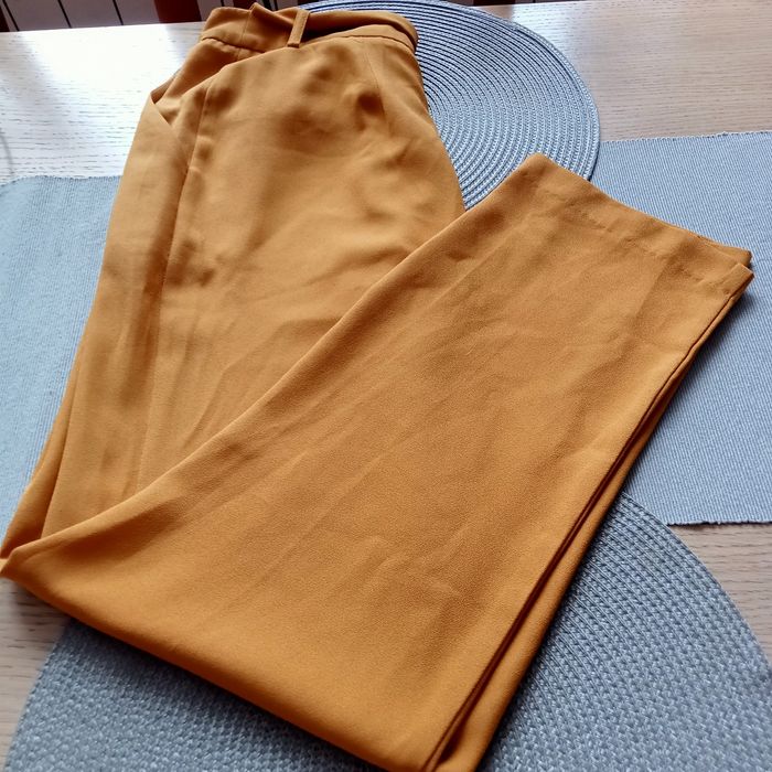 Spodnie damskie musztardowe Forever 21 M