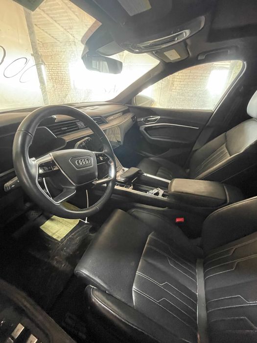 Розборка e-tron audi q8 etron ауді ку8 фари стопи двері крило капот