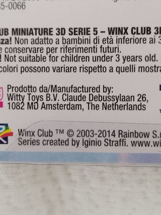 Lote com 4 bonecas e bonecos "Wings" ainda na embalagem original. Veja