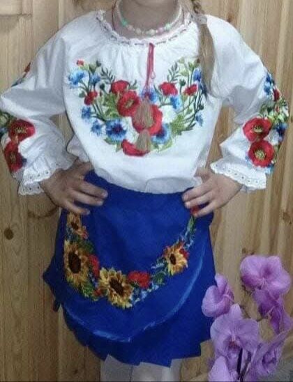 Продам дитячу вишиванку( об.грудей 40, спідничка- талія 22, тягнеться до 28)
0969983178