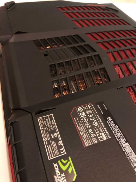 MSI GT75 i7-8750H/32GB/1TB+512 SSD/GTX1080,ekran 17,3cali 120HZ G-Sync