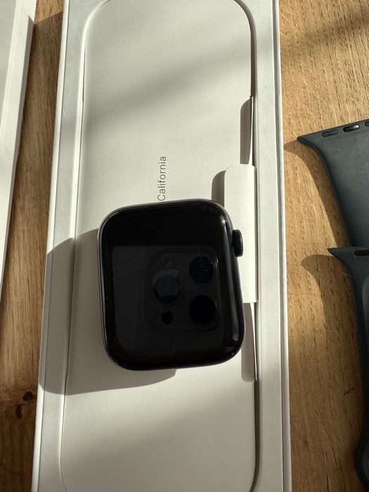 Apple Watch SE 2 44mm Midnight Numinum Case with Midnight Sport