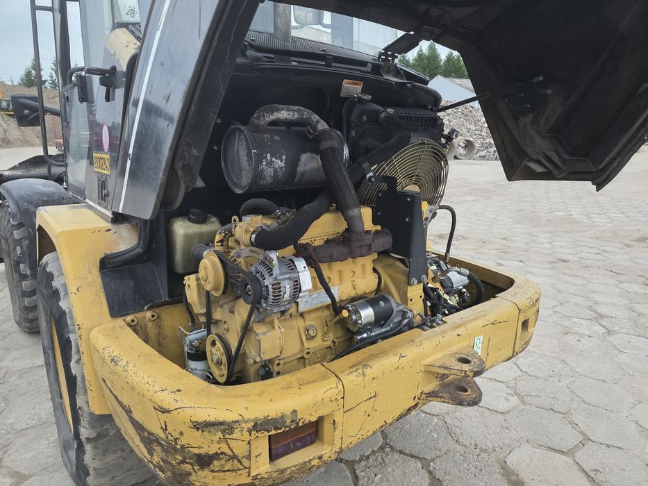 Cat 906 2003 rok do lekkich poprawek