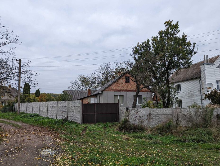 Будинок у Кунині поруч із зупинкою маршрутки