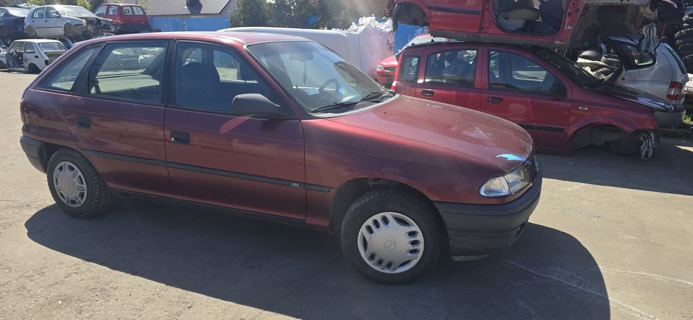 Drzwi zderzak lampa klapa maska Opel Astra F  Hatchback 1,4 części