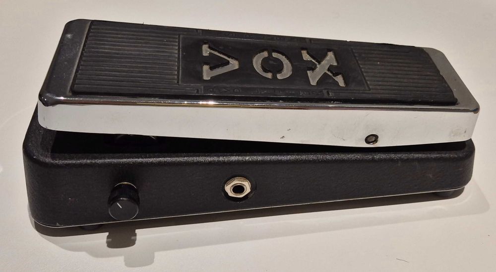 Pedal Wah-Wah Vox V847 – Clássico com Estojo Original + Selector Q Filter (Custom Tunning)