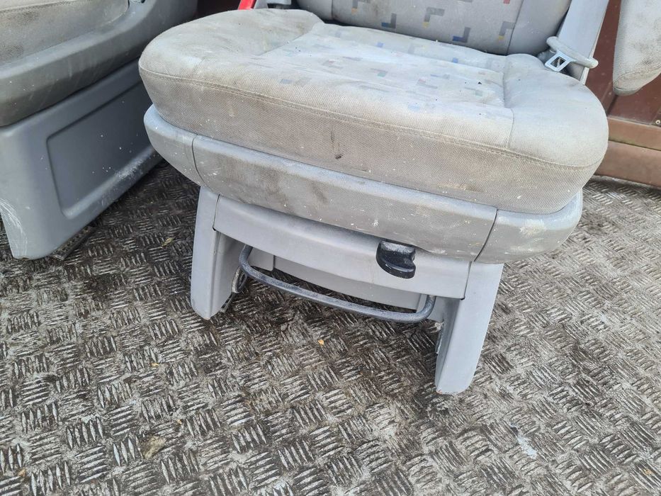 VW Transporter T5 fotel pojedyńczy obrotowy 2 rząd Multivan kamper