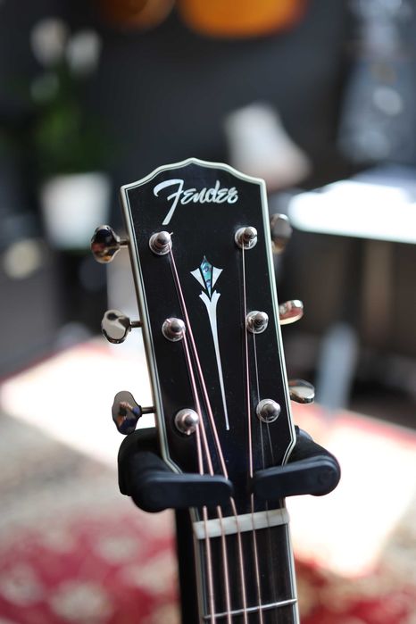 Fender Paramount PO-220E Orchestra + Case