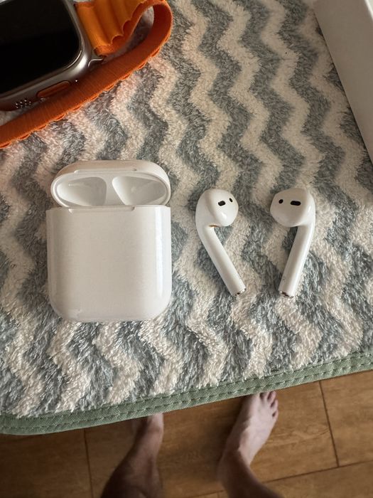 Наушники Aplle Airpods 2 with Charging Case новые