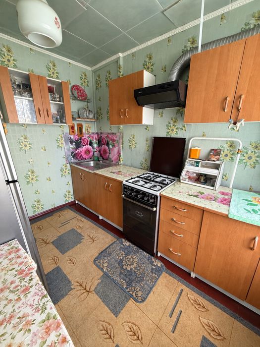 Продам 3к.кв , вул . Героїв Рятувальників ( район Кардіоцентру)!