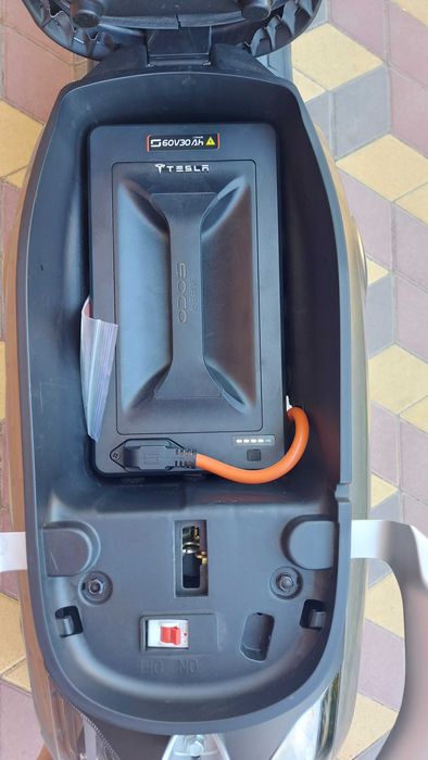 Електроскутер Super Soco CUX