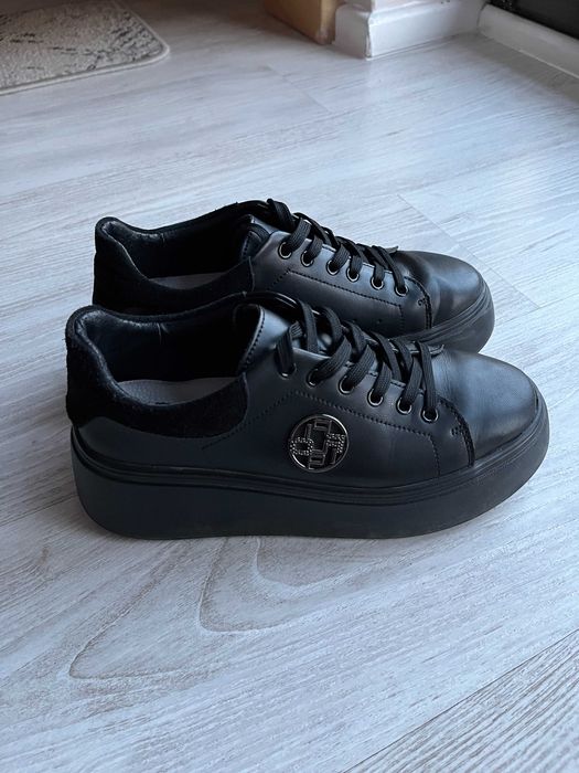 czarne sneakersy damskie na podeszwie filippo 37