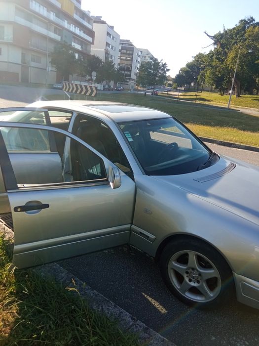 Mercedes Benz cinza para venda