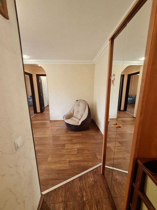 Продам 2 кімн. квартиру в р-ні " РОШЕН". 3/5 цегл.  Ремонт. 55000